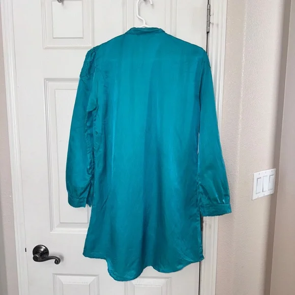💥💥SALE!!💥💥 Rare Chasing unicorns November Nights Teal Silk and Satin shirtdress